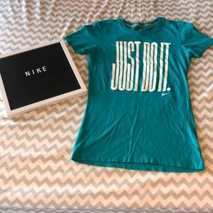 ✨Blue Nike slim fit tee shirt✨